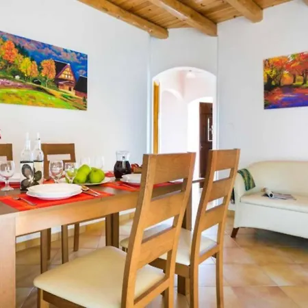 1841 Petrino Villa *