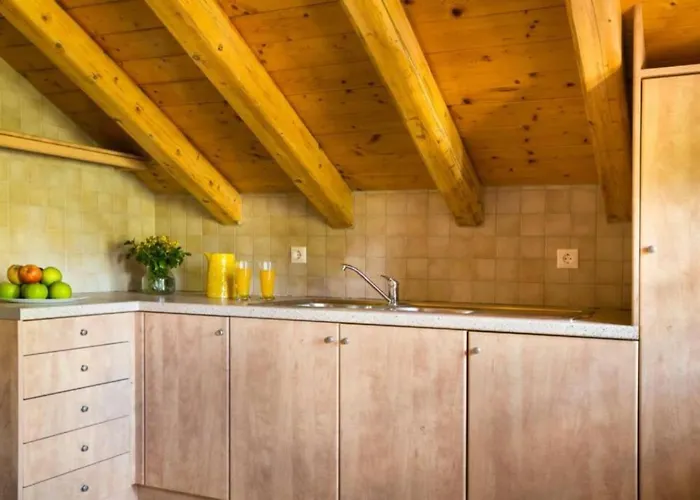 1841 Petrino וילה