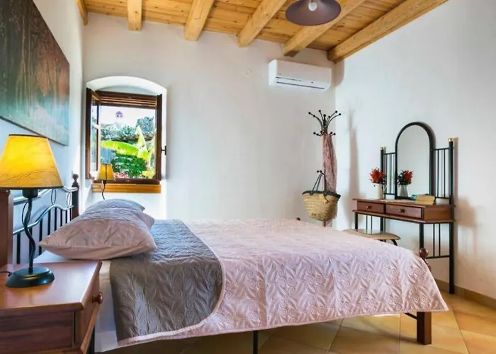 1841 Petrino Villa *